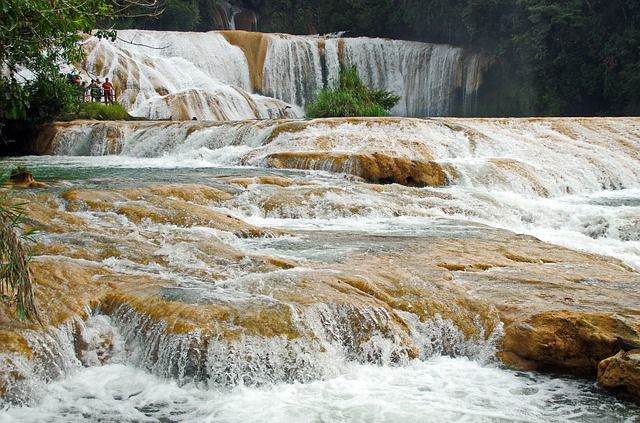 De watervallen van Agua Azul in Mexico