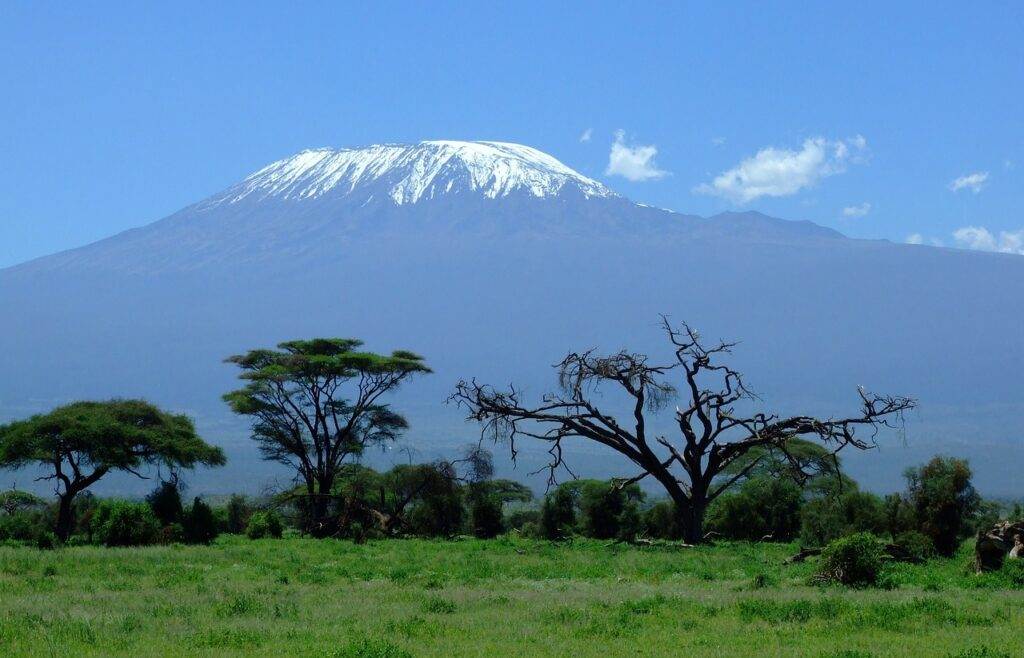 mount kilimanjaro 1025146 1280 1